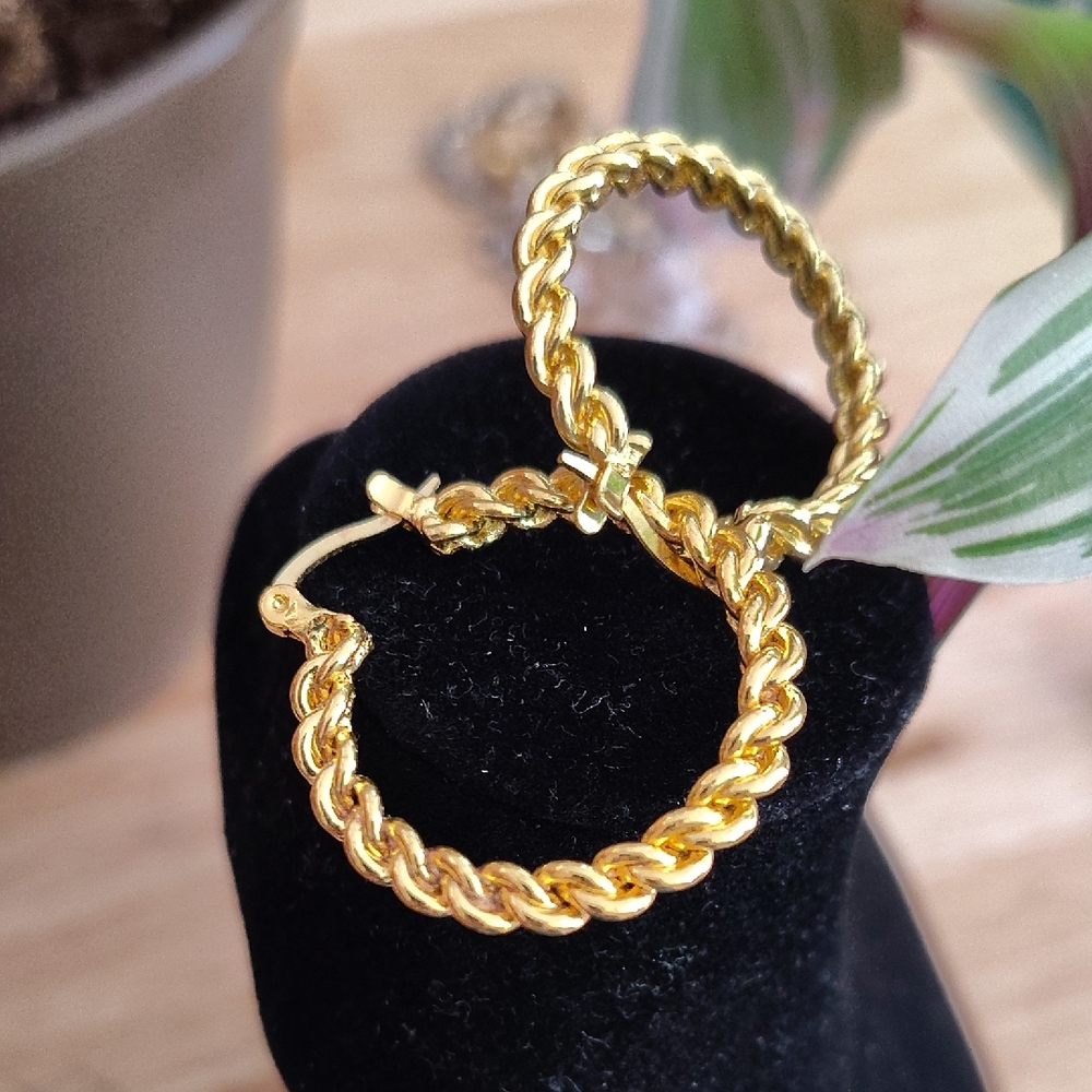 Chic Gold Braided Hoop Earrings - Picture 1 of 4